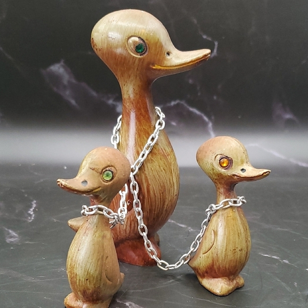 Charming Brown Duck Figurine Set Faux Teak Made In Hong Kong